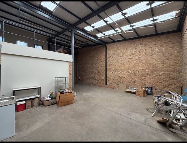 154M² WAREHOUSE TO LET IN CHLOORKOP